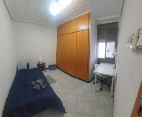 Habitación Individual en Vivienda para Compartir recién reformada